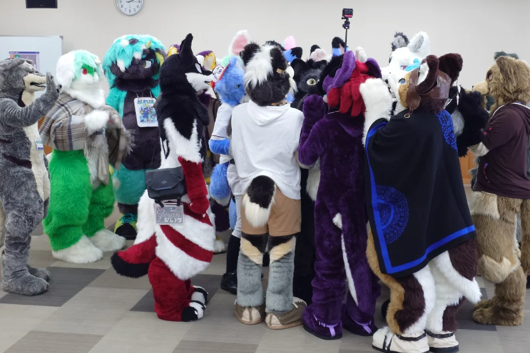 囲まれるすみくん